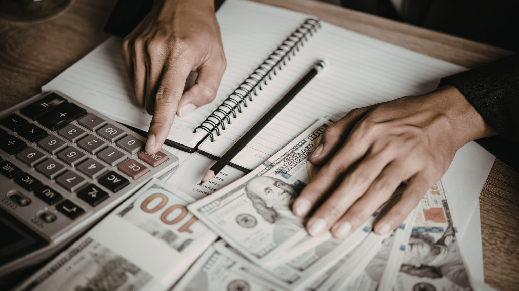 Erin Hutchings inviting business owners to schedule a financial consultation